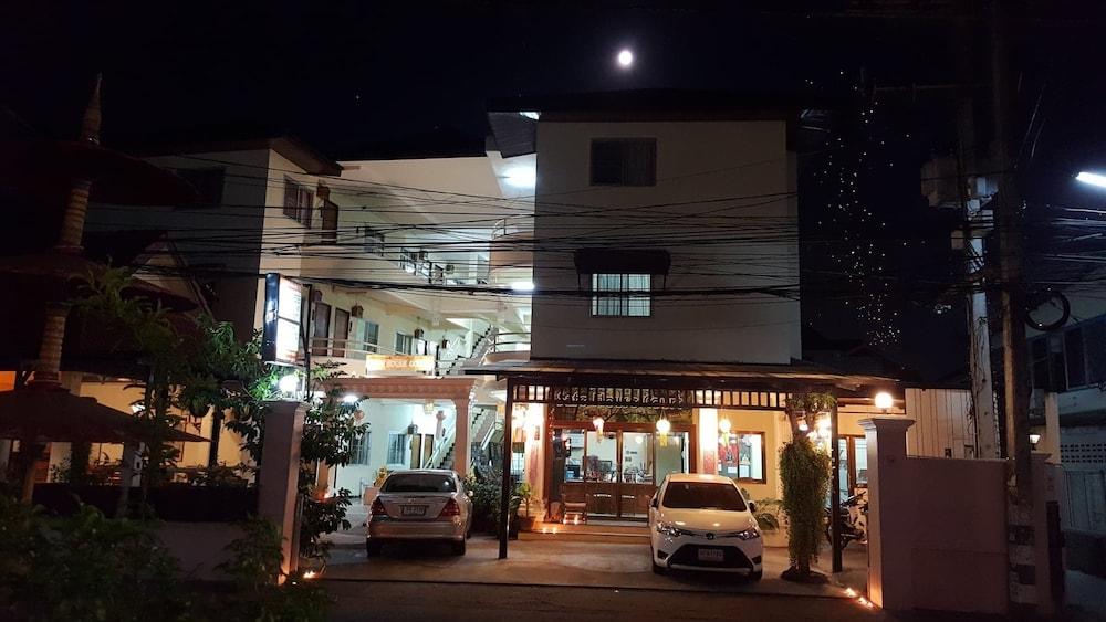 Safe House Court Hotell Chiang Mai Eksteriør bilde