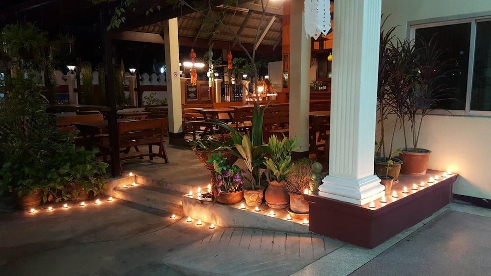 Safe House Court Hotell Chiang Mai Eksteriør bilde
