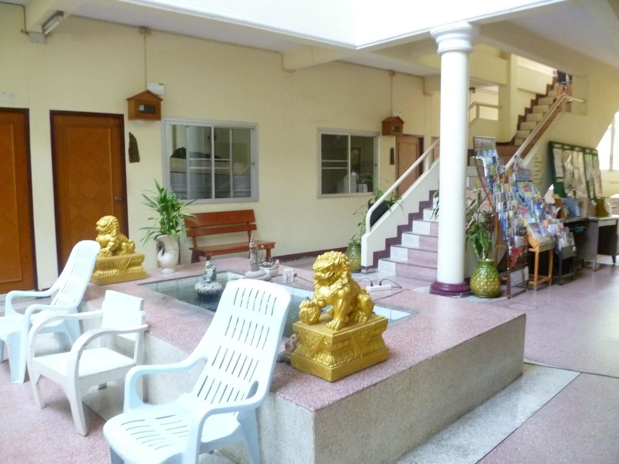 Safe House Court Hotell Chiang Mai Eksteriør bilde