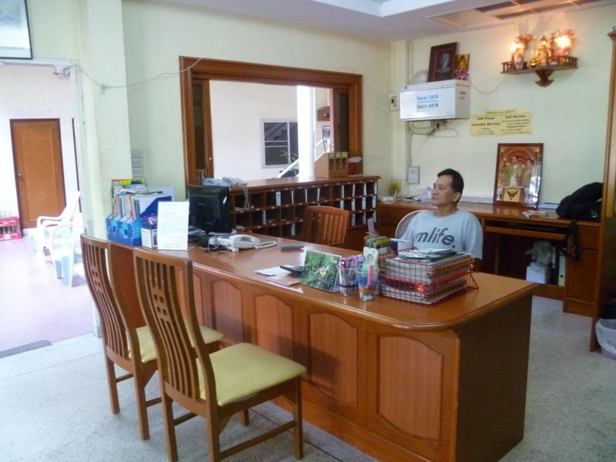 Safe House Court Hotell Chiang Mai Eksteriør bilde