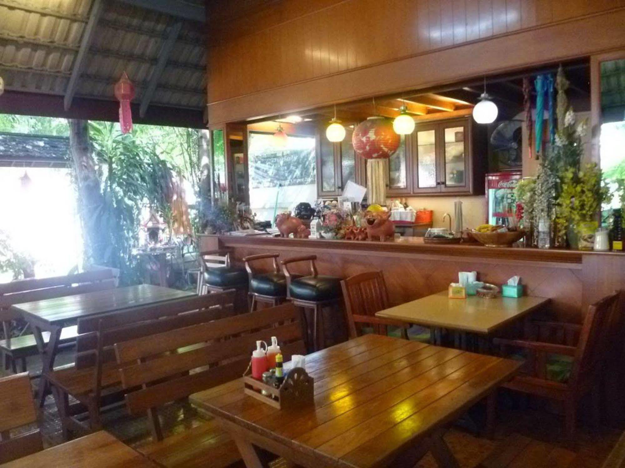 Safe House Court Hotell Chiang Mai Eksteriør bilde