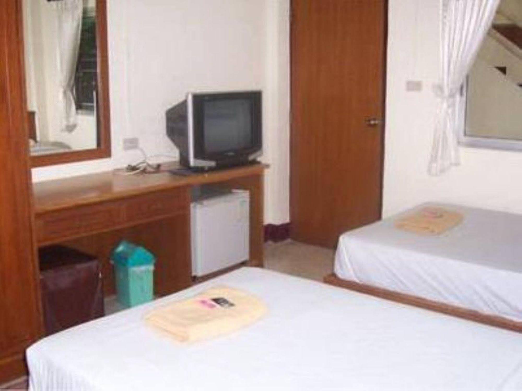 Safe House Court Hotell Chiang Mai Eksteriør bilde