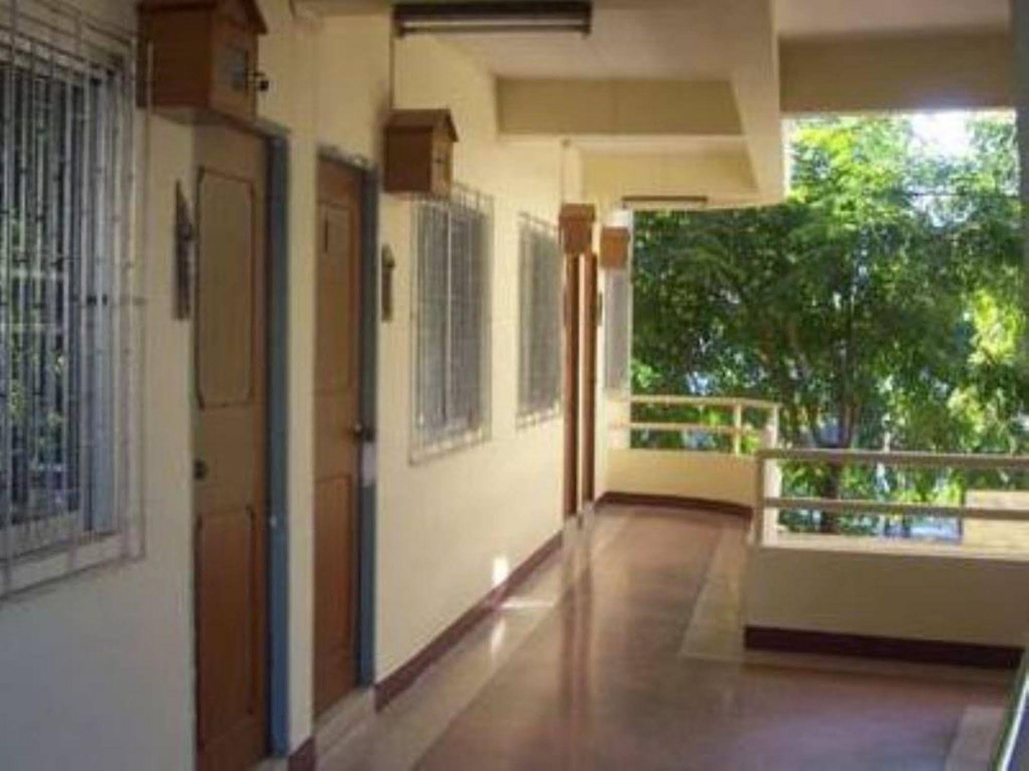 Safe House Court Hotell Chiang Mai Eksteriør bilde