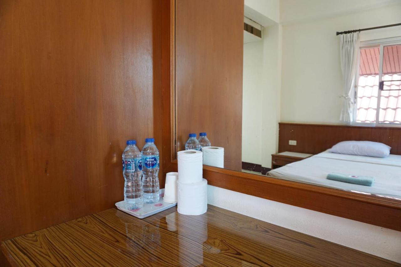 Safe House Court Hotell Chiang Mai Eksteriør bilde